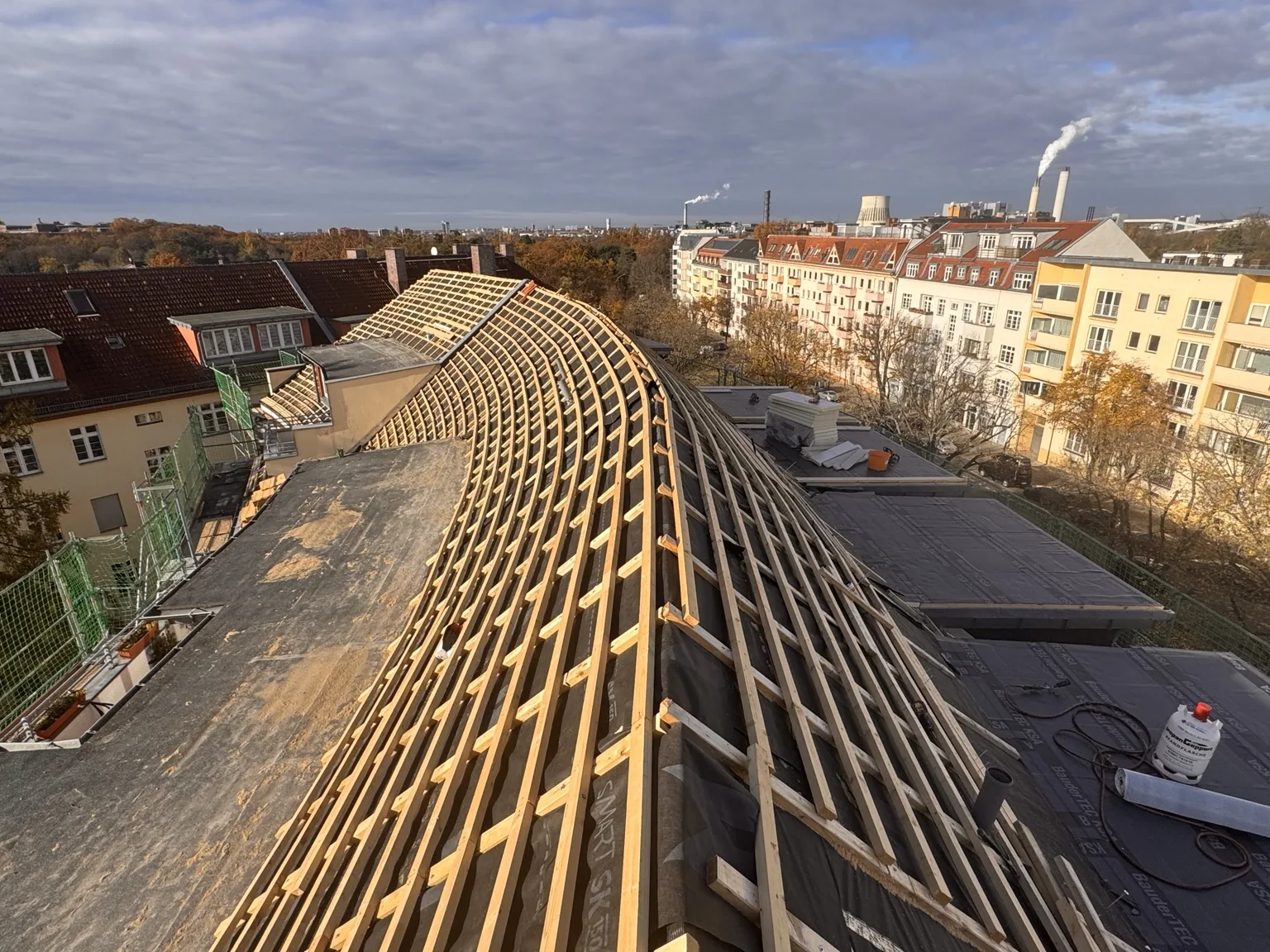 Dachfläche mit Lattung vor der Eindeckung