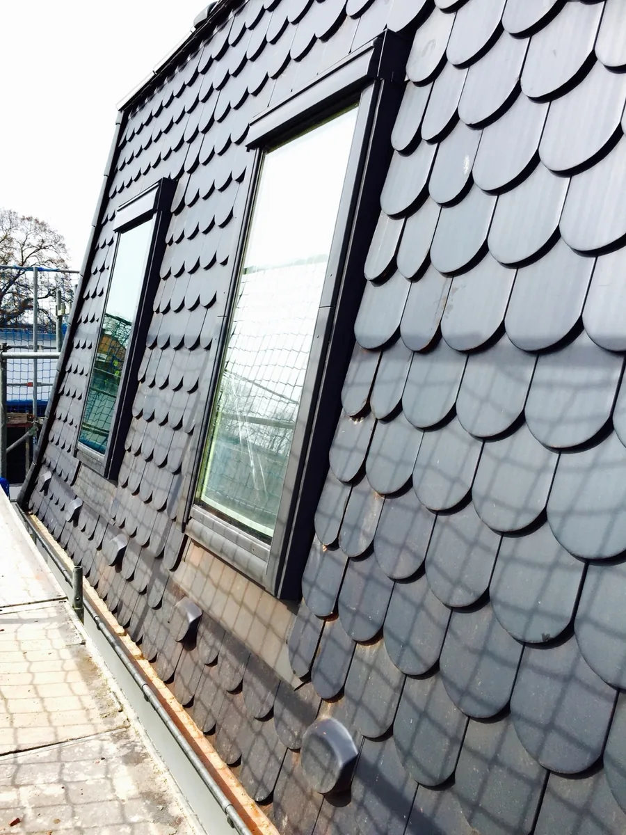 Schieferdeckung mit Dachfenstern
